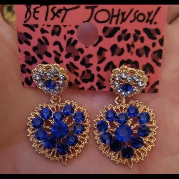 D22 VIP Dress & Betsey Johnson Earrings - Picture 3 of 3